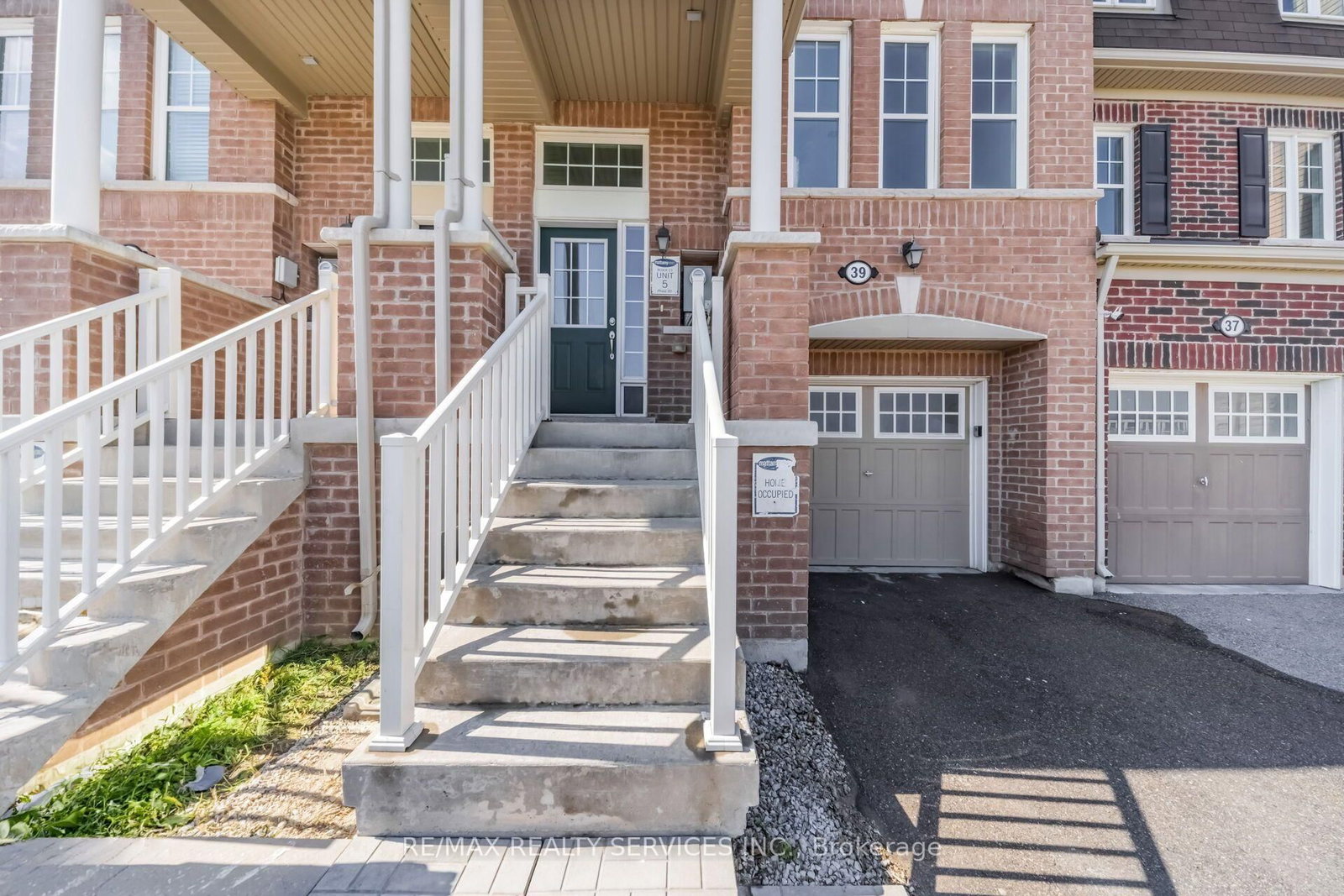 39 Baycliffe Crescent • Brampton, ON photo 4