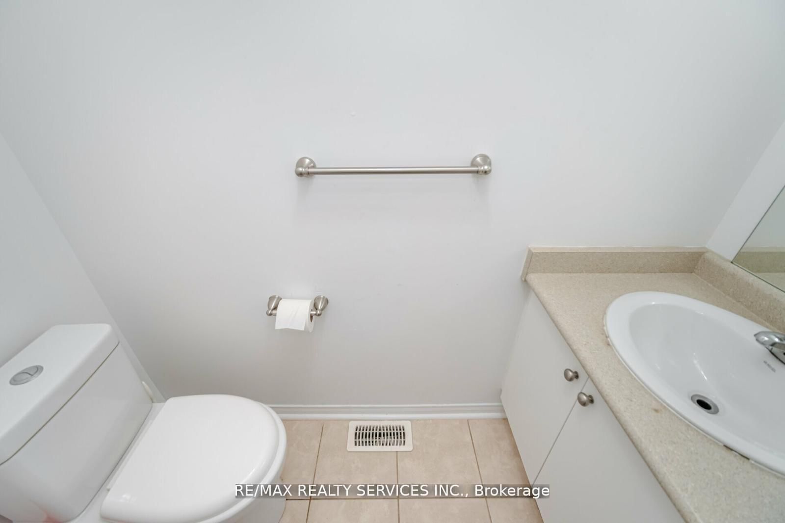 17 Dawes Brampton,ON L6X 0R8 — Photo 13