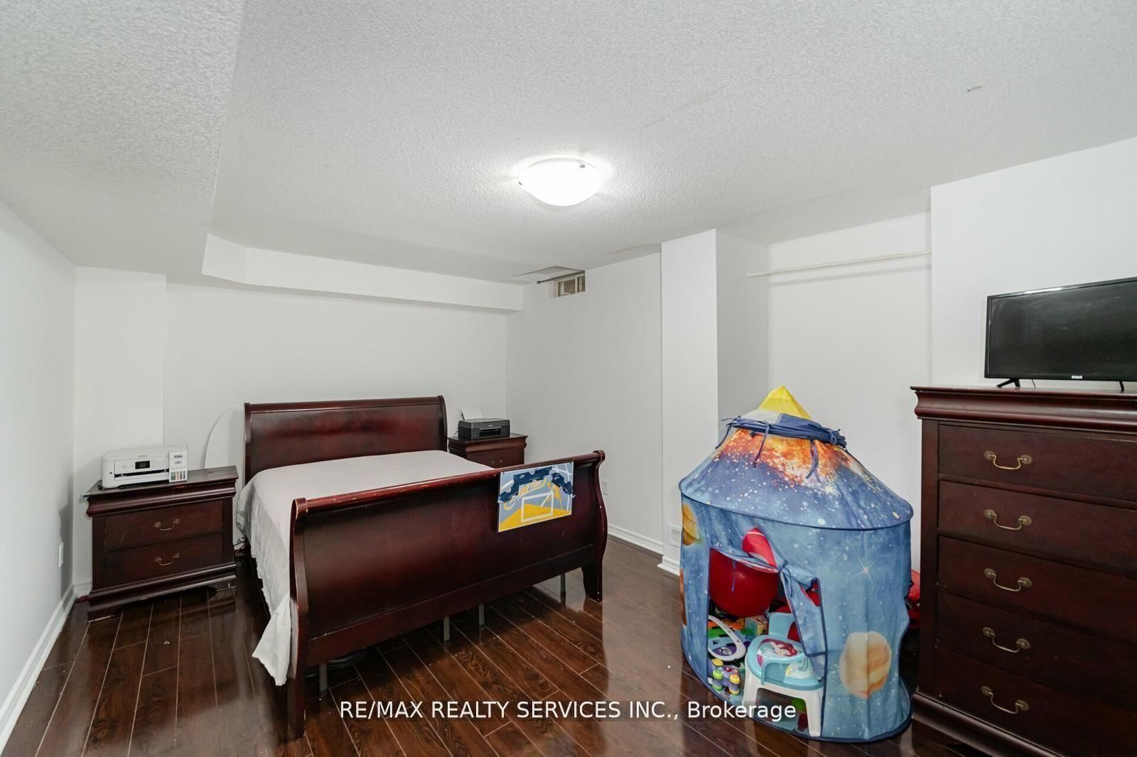 17 Dawes Brampton,ON L6X 0R8 — Photo 17