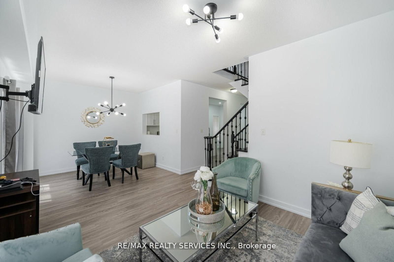 17 Dawes Brampton,ON L6X 0R8 — Photo 6