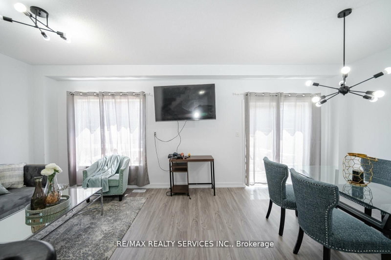 17 Dawes Brampton,ON L6X 0R8 — Photo 9