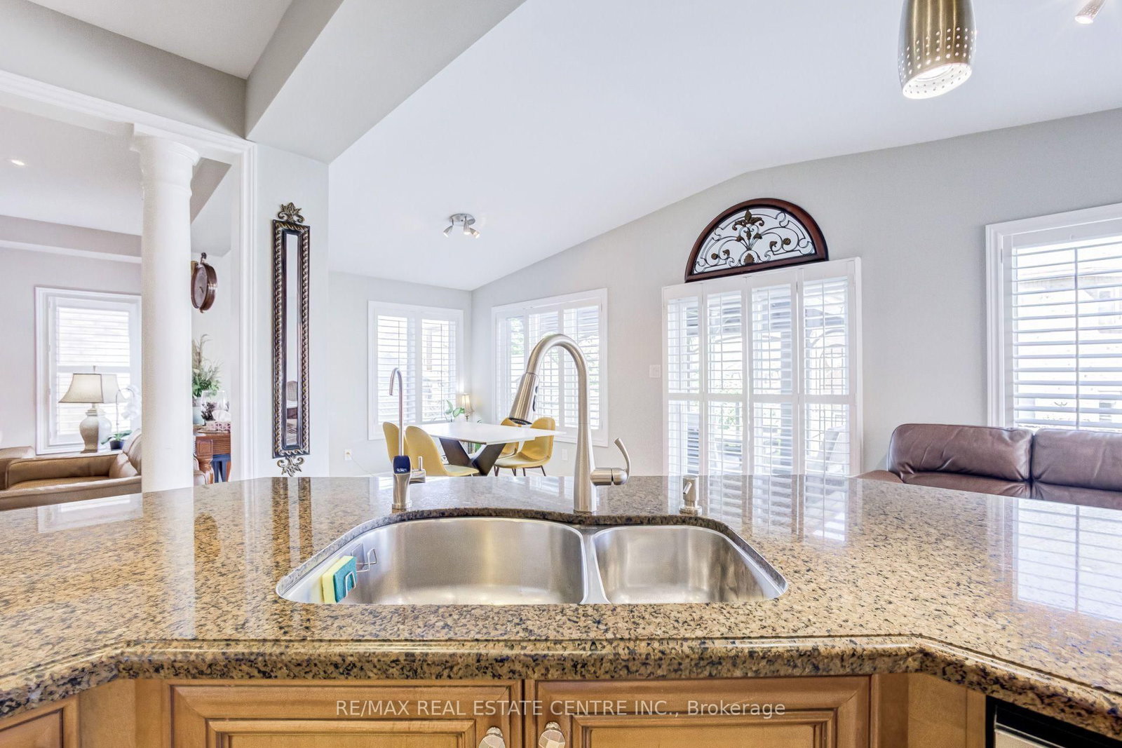5588 Doctor Peddle Crescent • Mississauga, ON photo 15