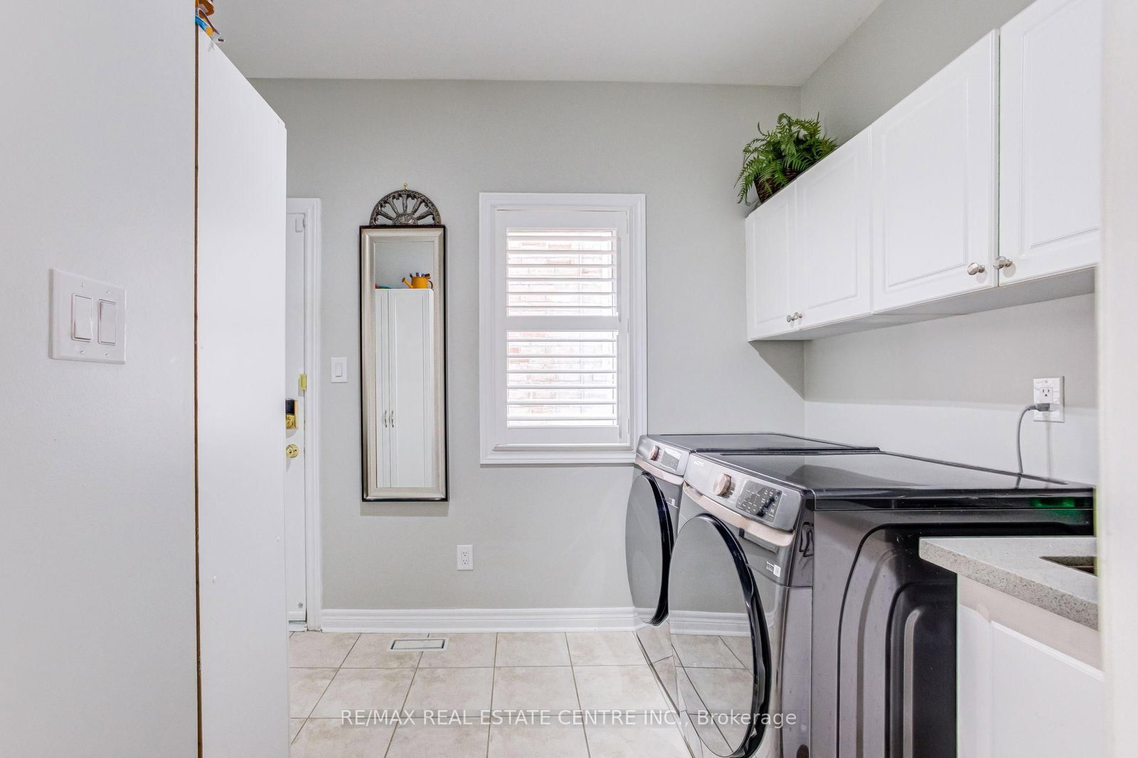 5588 Doctor Peddle Crescent • Mississauga, ON photo 19
