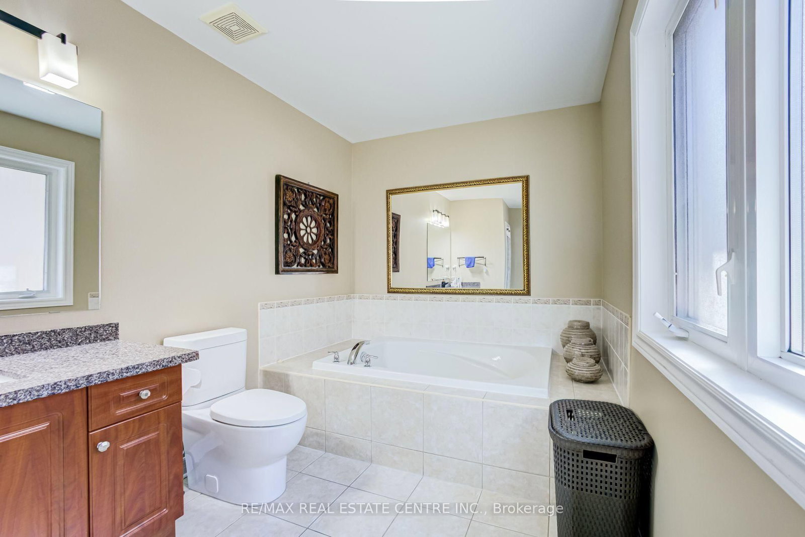 5588 Doctor Peddle Crescent • Mississauga, ON photo 24