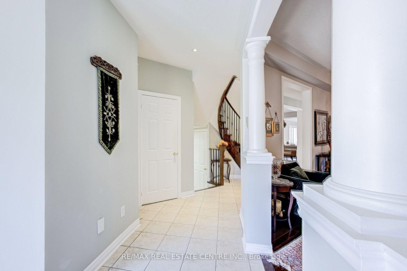 5588 Doctor Peddle Crescent • Mississauga, ON photo 5