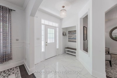 1580 Earl Crescent — photo 3