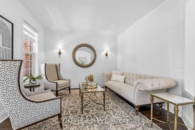 1580 Earl Crescent — more photos