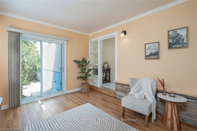 652 Ardleigh Crescent — photo 5