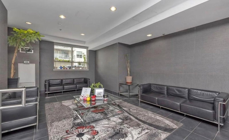 302 - 812 Lansdowne Avenue