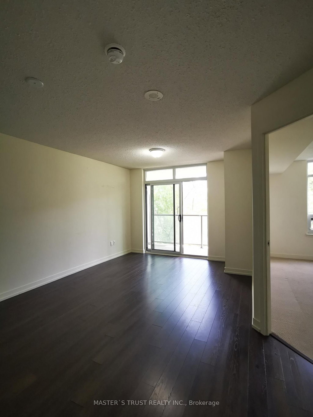 302 - 812 Lansdowne Avenue 4