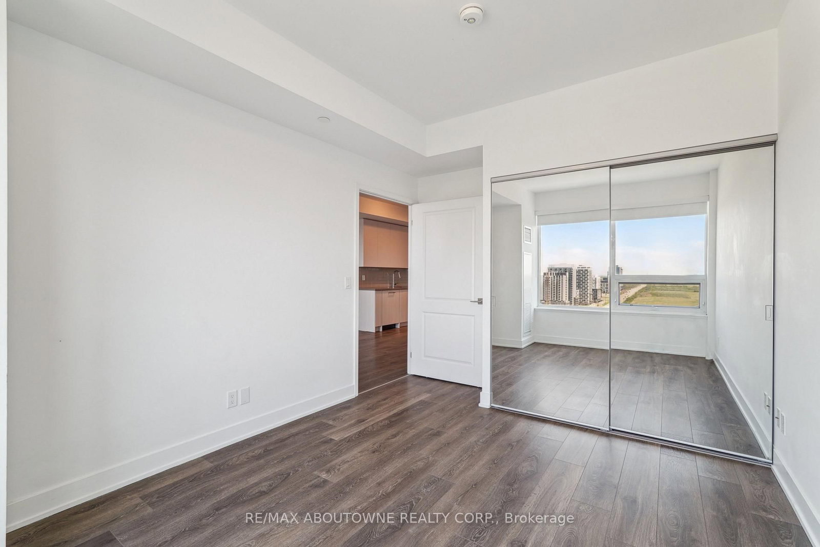297 Oak Walk Drive • #1605 • Oakville, ON photo 17