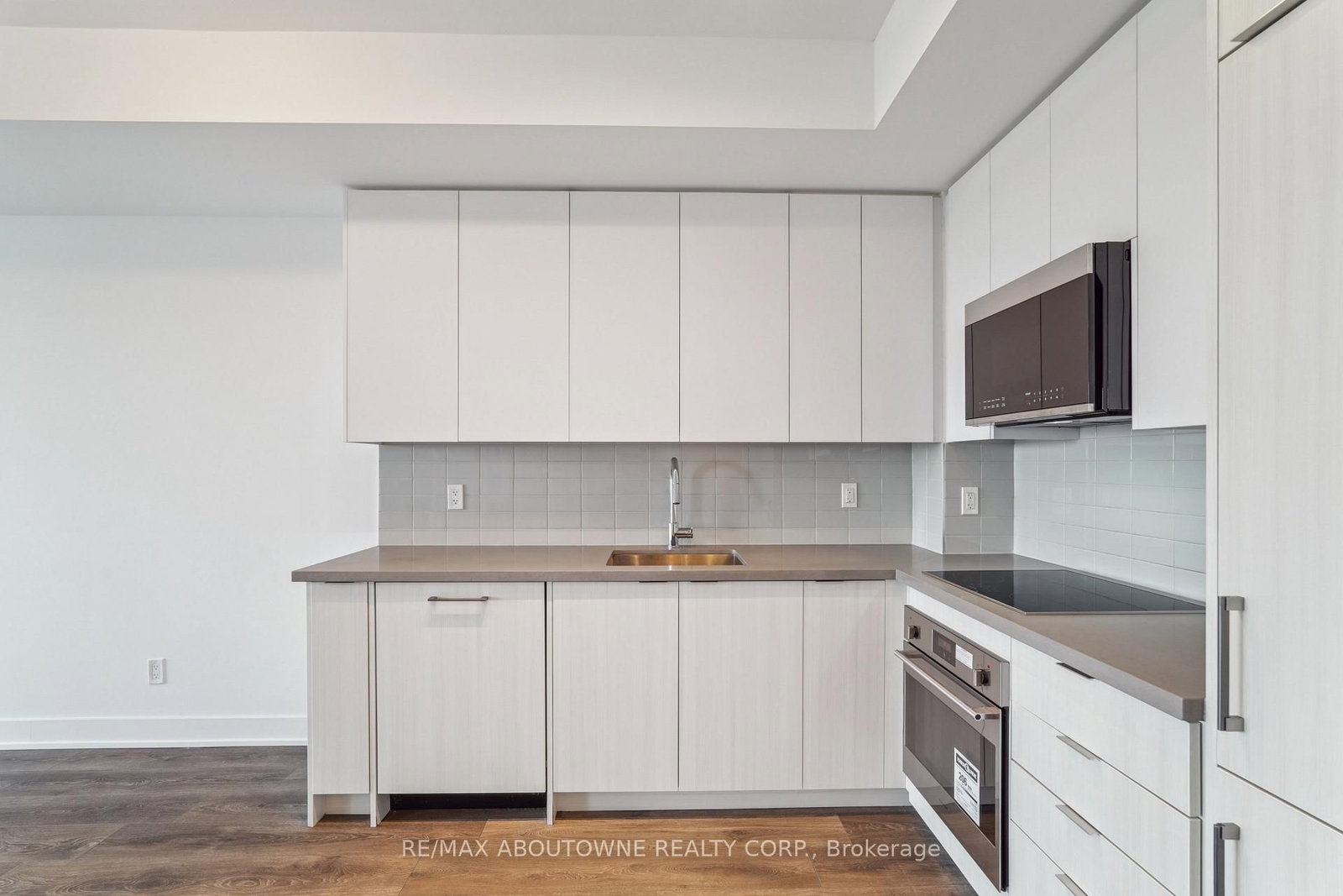 297 Oak Walk Drive • #1605 • Oakville, ON photo 8