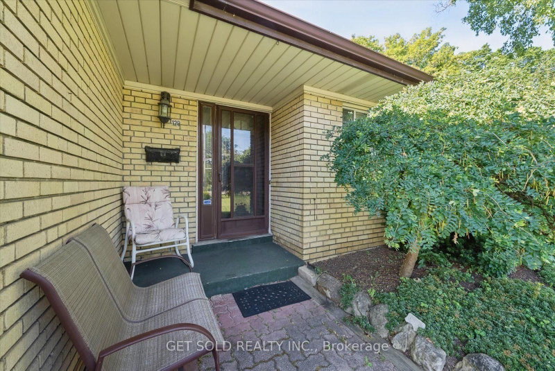 129 Riverhead Drive