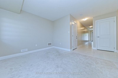 52 Humberstone Drive — photo 6