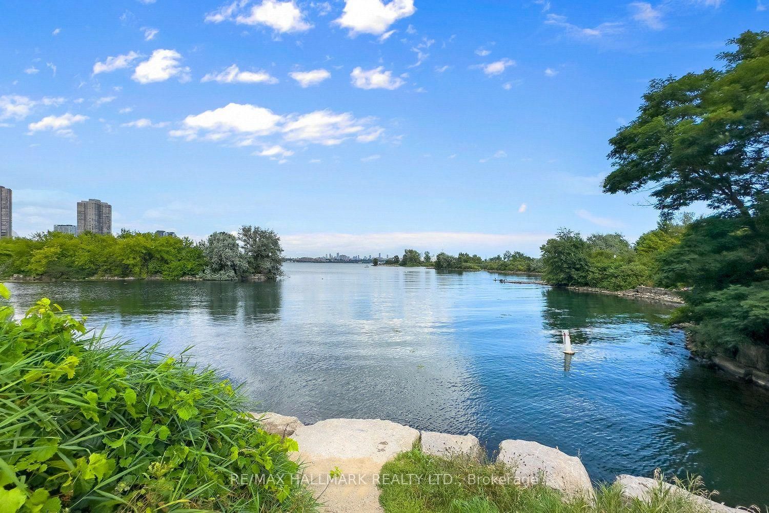 33 Shore Breeze Drive • #701 • Toronto, ON photo 31