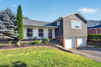 24 Regan Crescent — photo 2