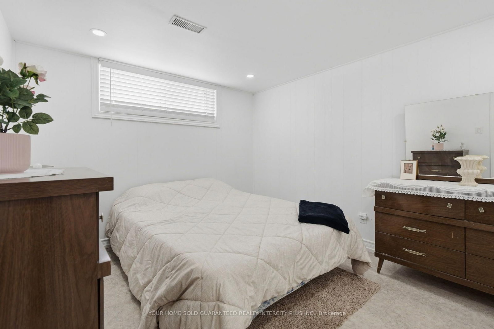 549 Rustic Road • Toronto, ON photo 23