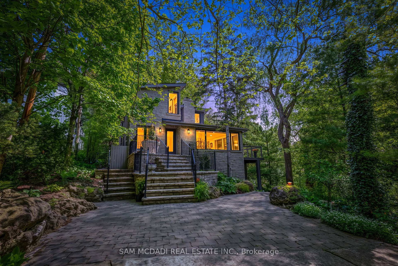 1273 Queen Victoria Avenue • Mississauga, ON photo 1