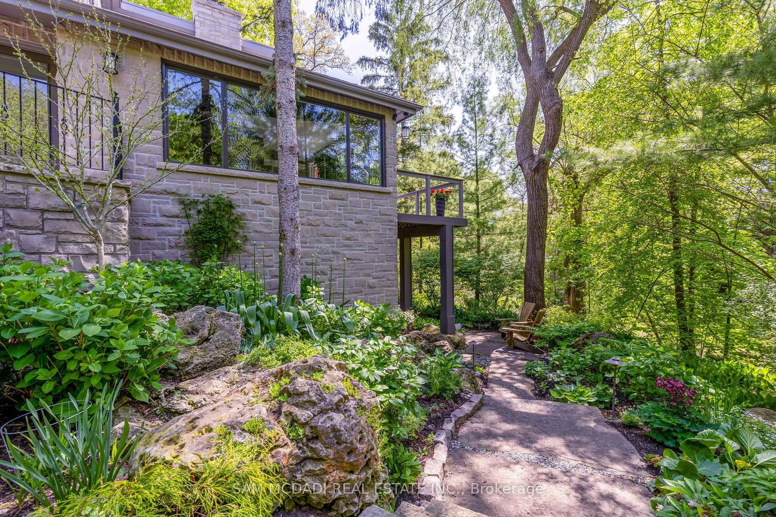 1273 Queen Victoria Avenue • Mississauga, ON photo 36