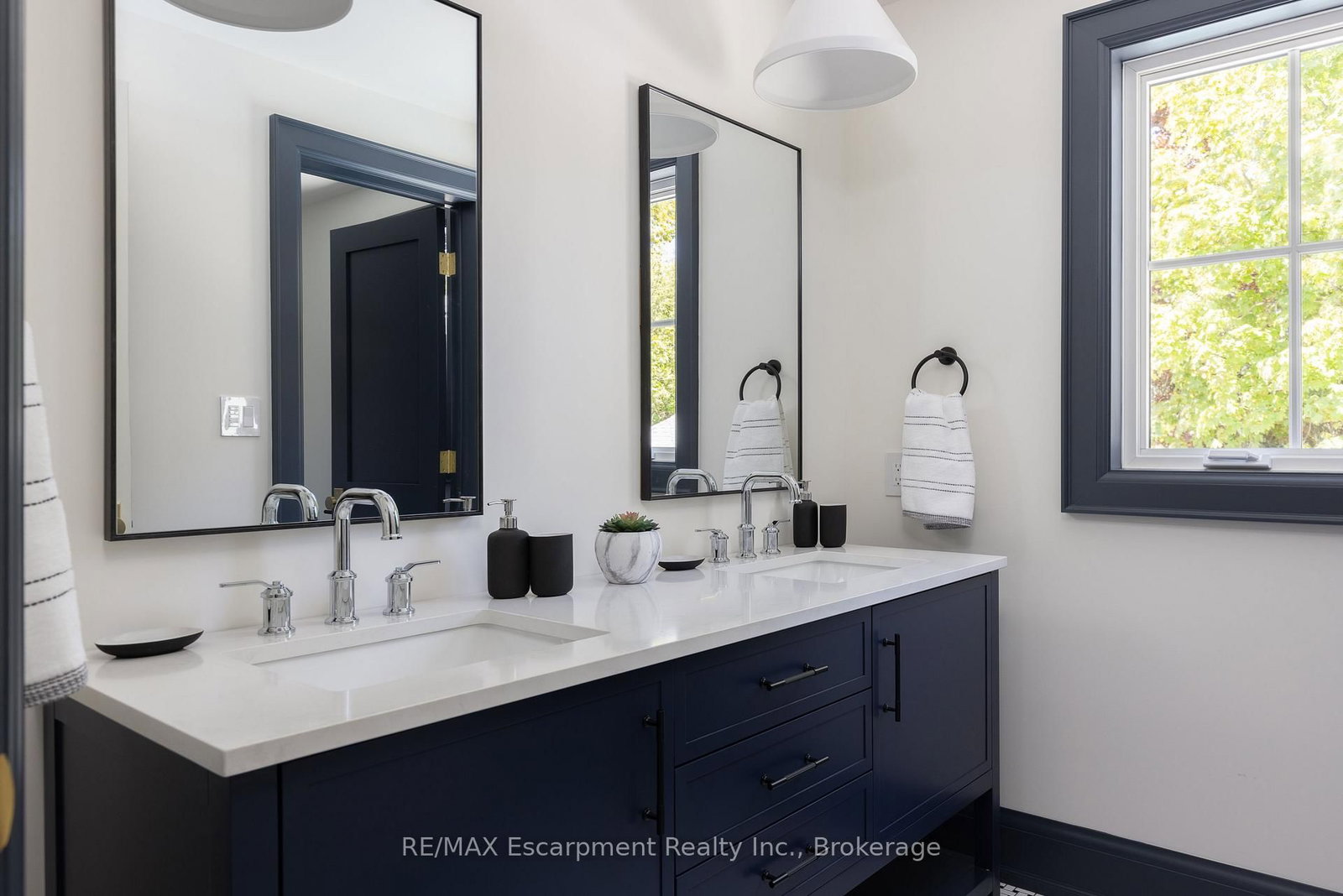 130 Edgecliffe Place • Burlington, ON photo 36