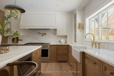 130 Edgecliffe Place • Burlington, ON photo 8
