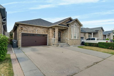 53 Ellwood Drive W — photo 2
