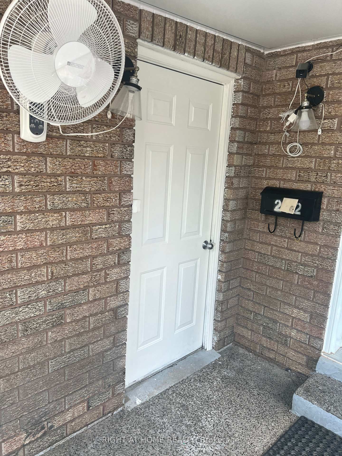 Basement - 272 Nahani Way, Mississauga 4