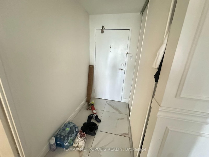 307 - 350 Rathburn Road W