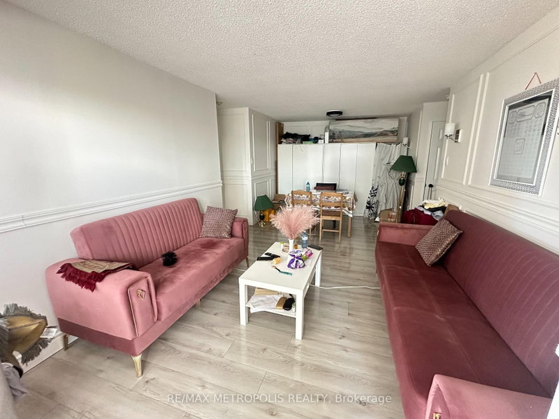 307 - 350 Rathburn Road W