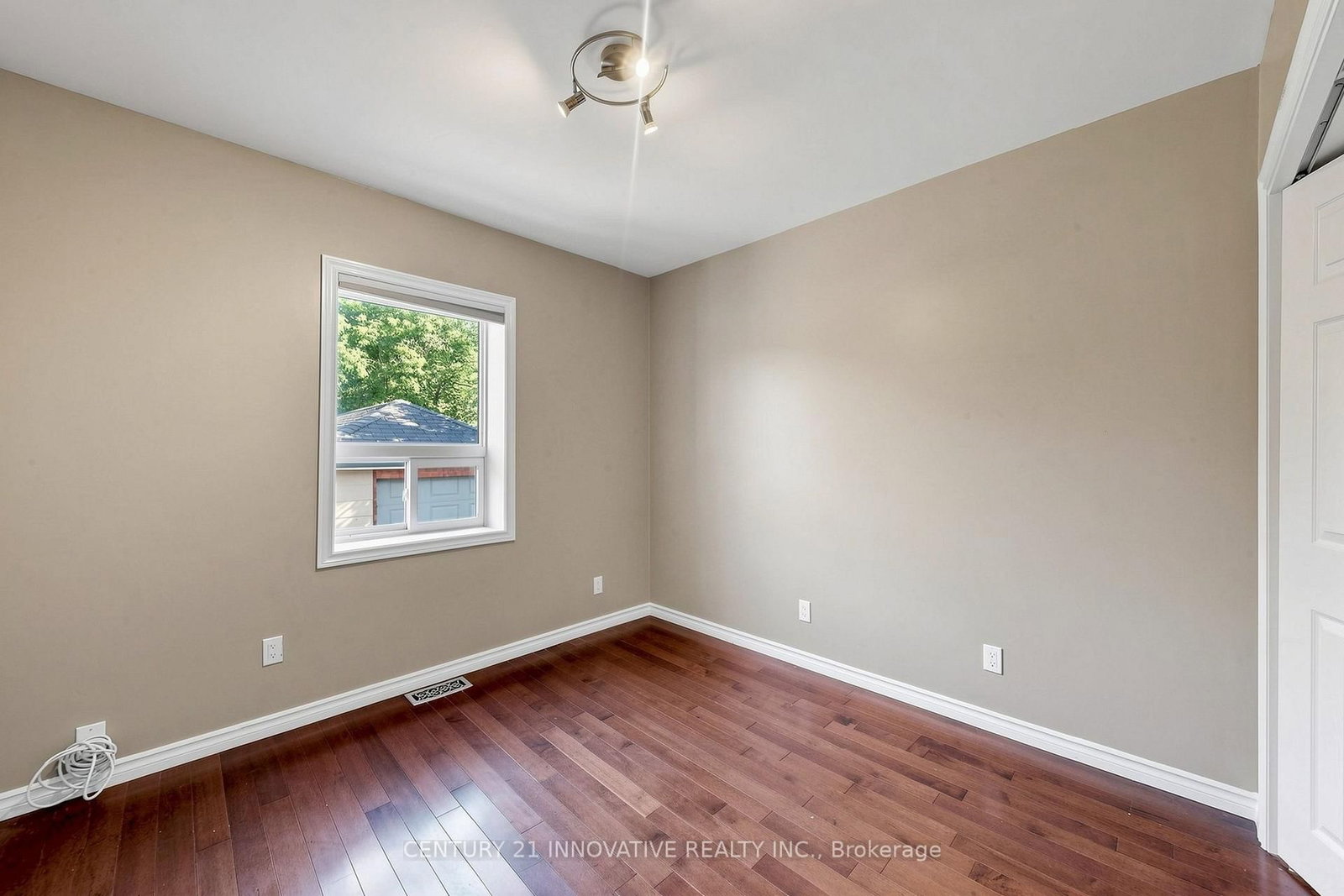 59 Manitoba Street • Toronto, ON photo 13