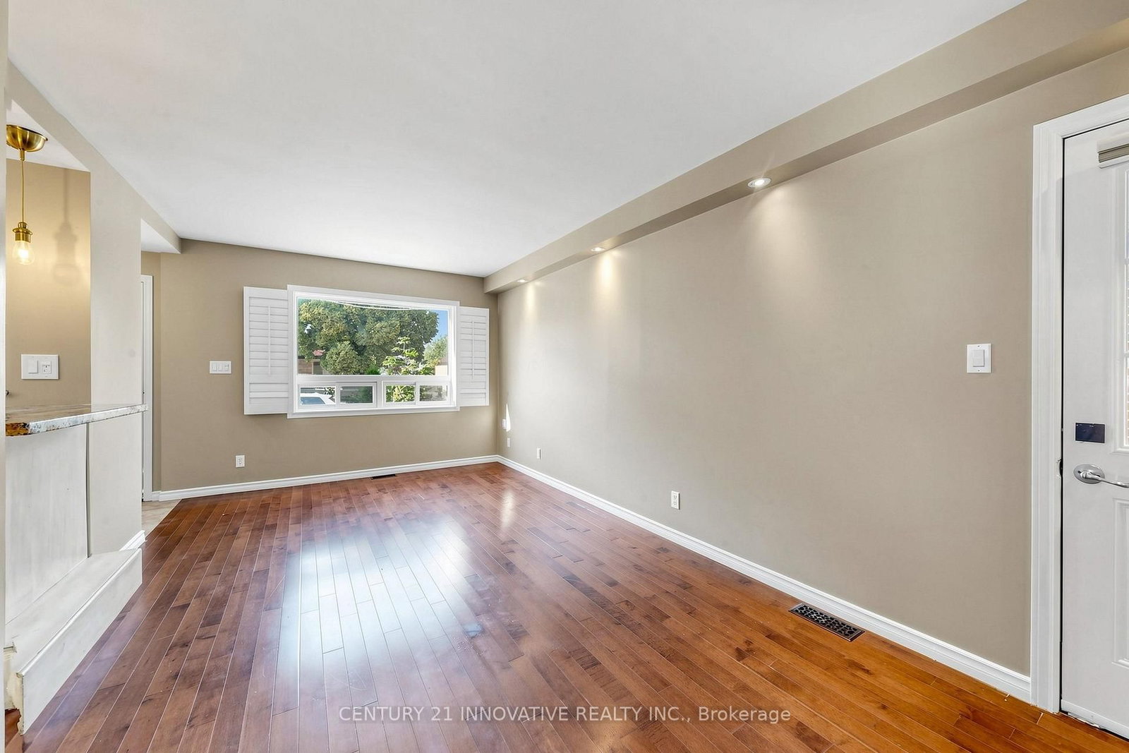 59 Manitoba Street • Toronto, ON photo 8