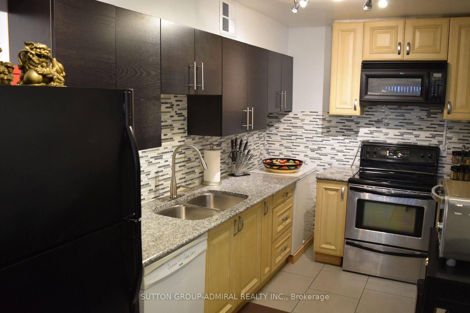 260 Scarlett Road • #804 • Toronto, ON photo 14