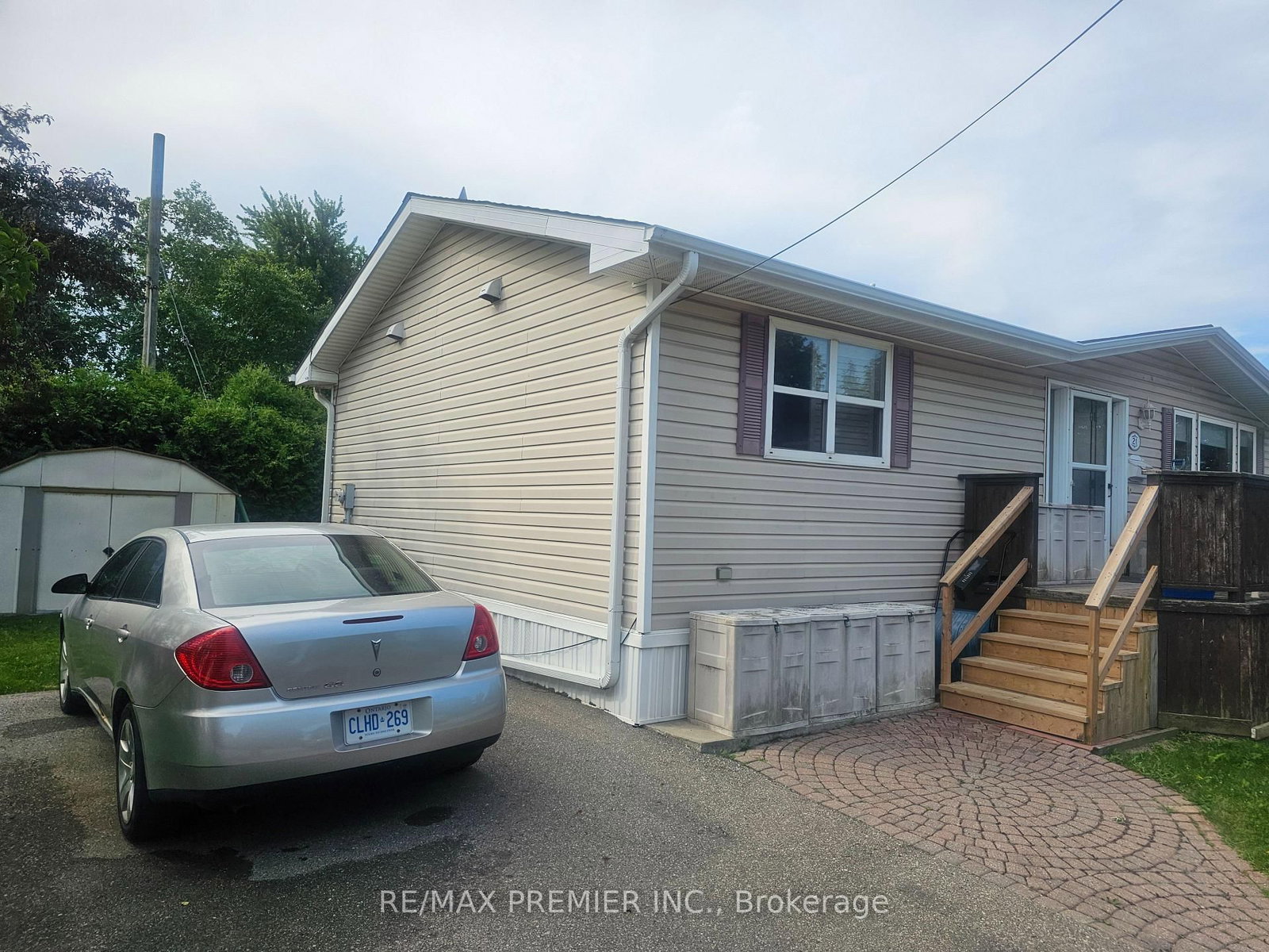 1749 Dundas Mississauga,ON L4X 2R6 — Photo 2