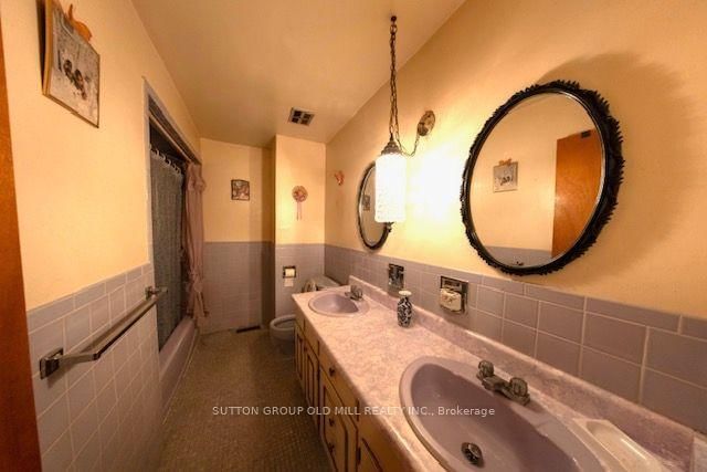 8 Richgrove Drive • Toronto, ON photo 9