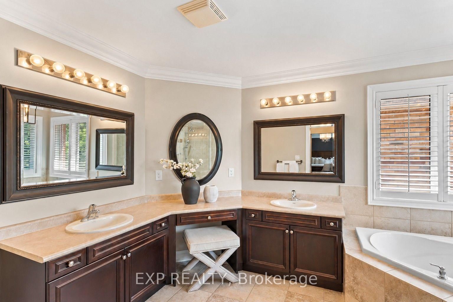 2390 Taylorwood Drive • Oakville, ON photo 26