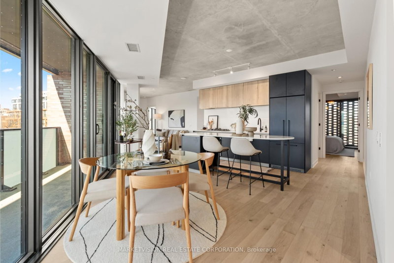 405 - 2625 Dundas Street W