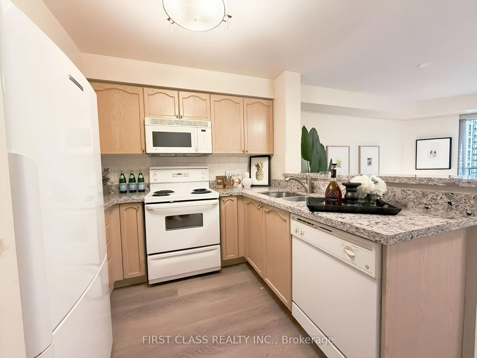 11 Michael Power Place • #715 • Toronto, ON photo 3