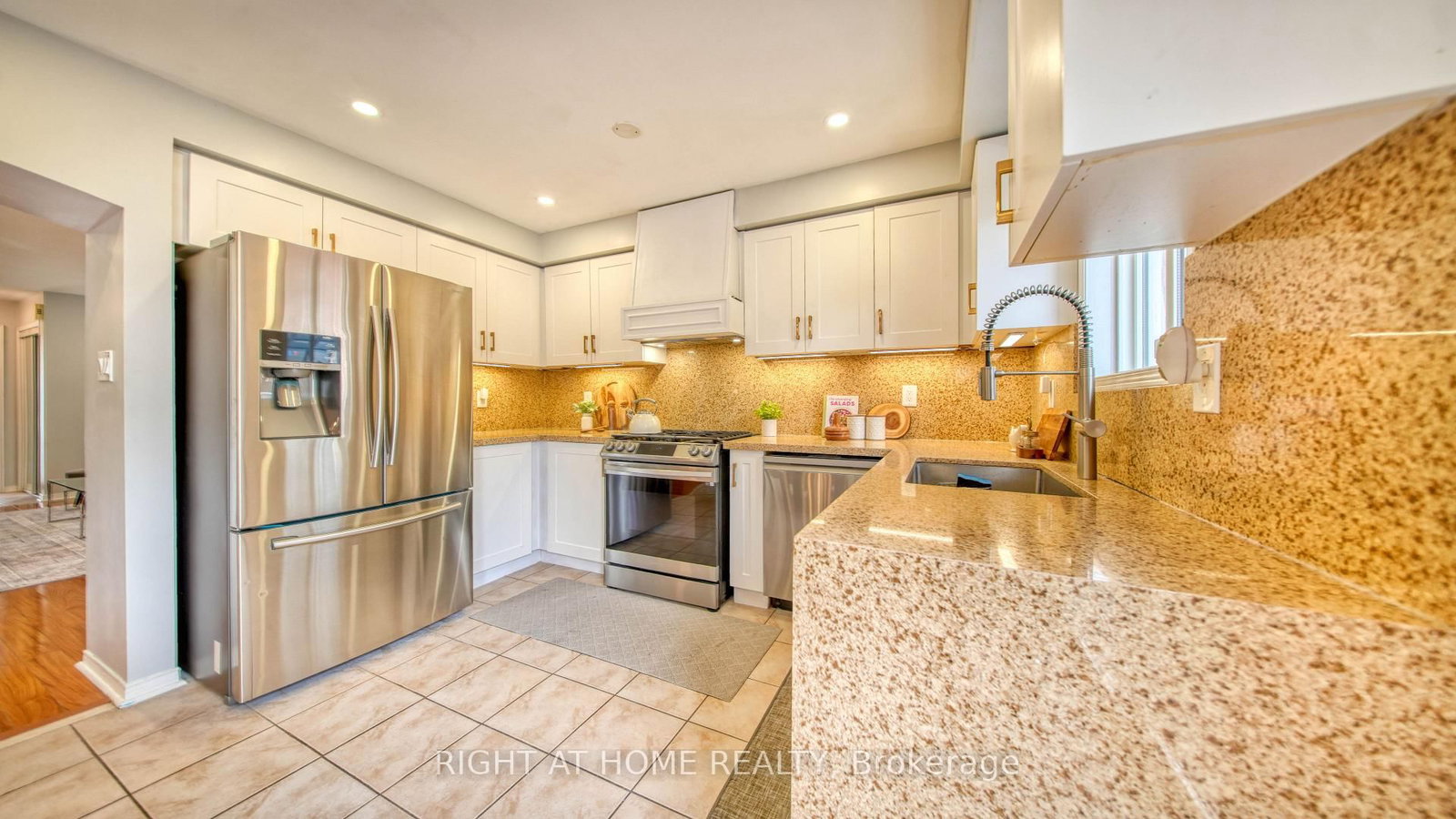 211 Queen Mary Drive • Brampton, ON photo 11