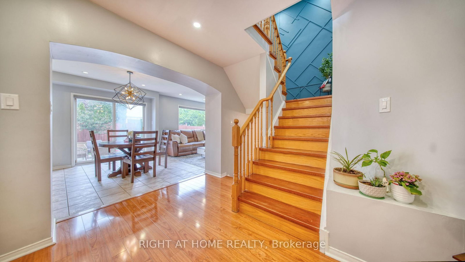211 Queen Mary Drive • Brampton, ON photo 9