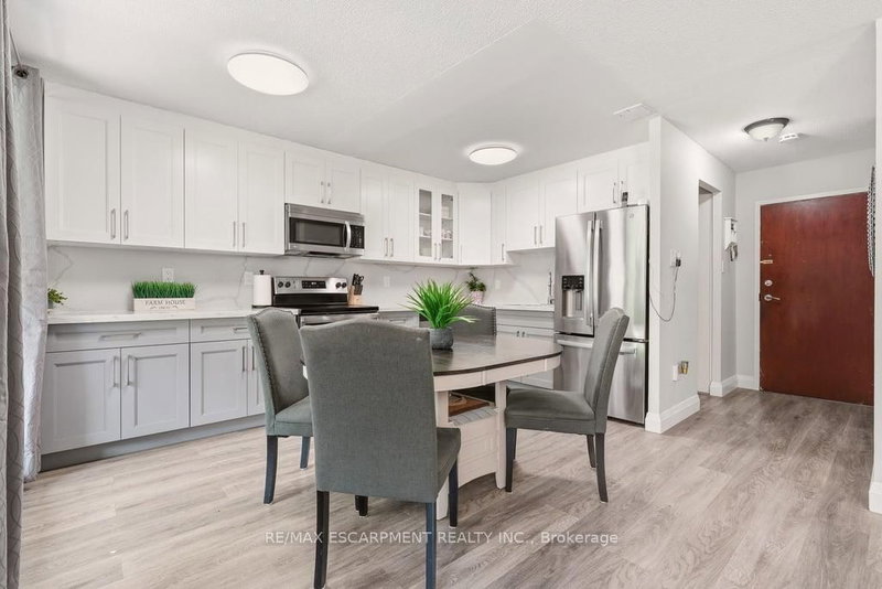 1066 Falgarwood Oakville,ON L6H 2P3 — Photo 4