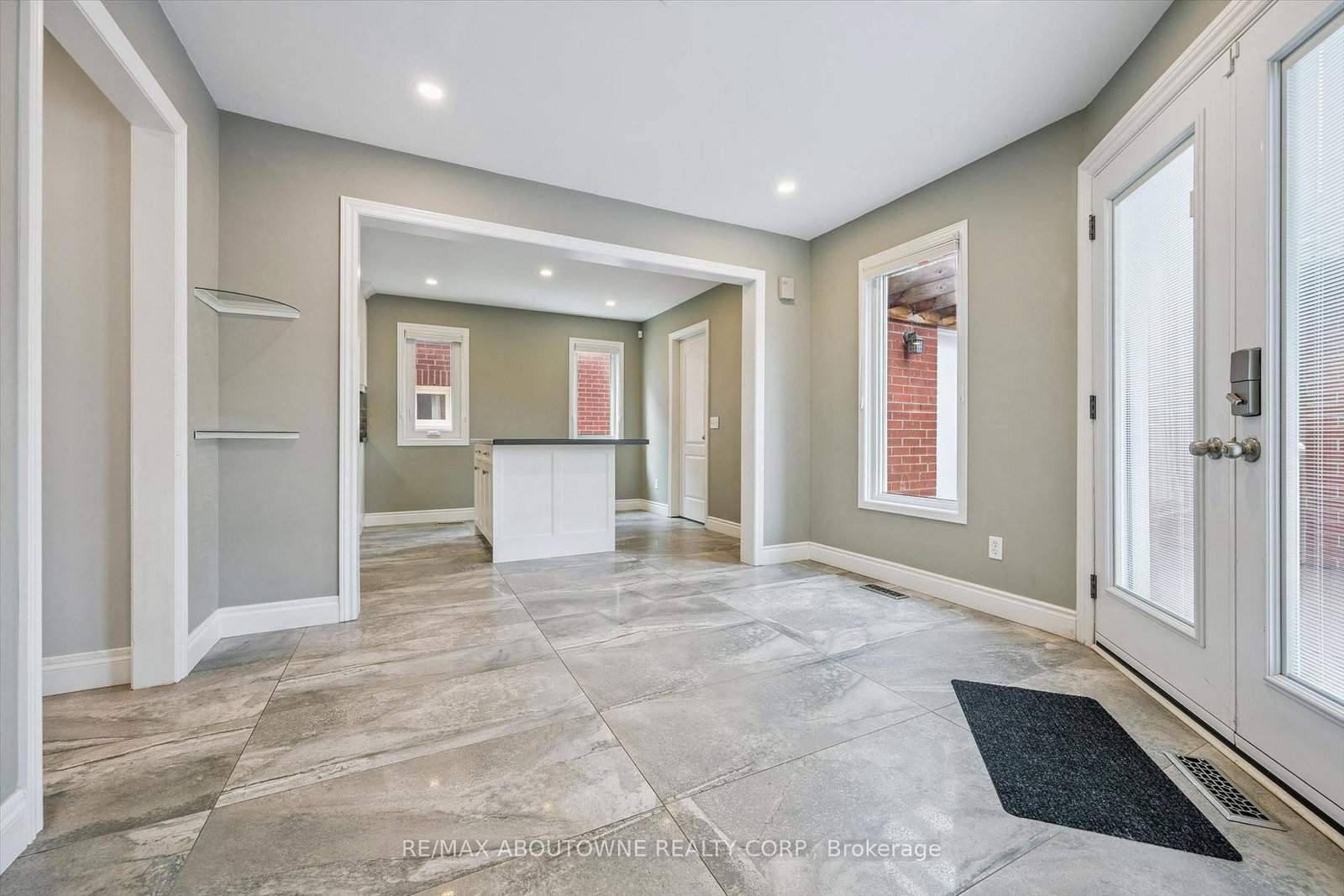 2456 Sixth Line • Oakville, ON photo 12