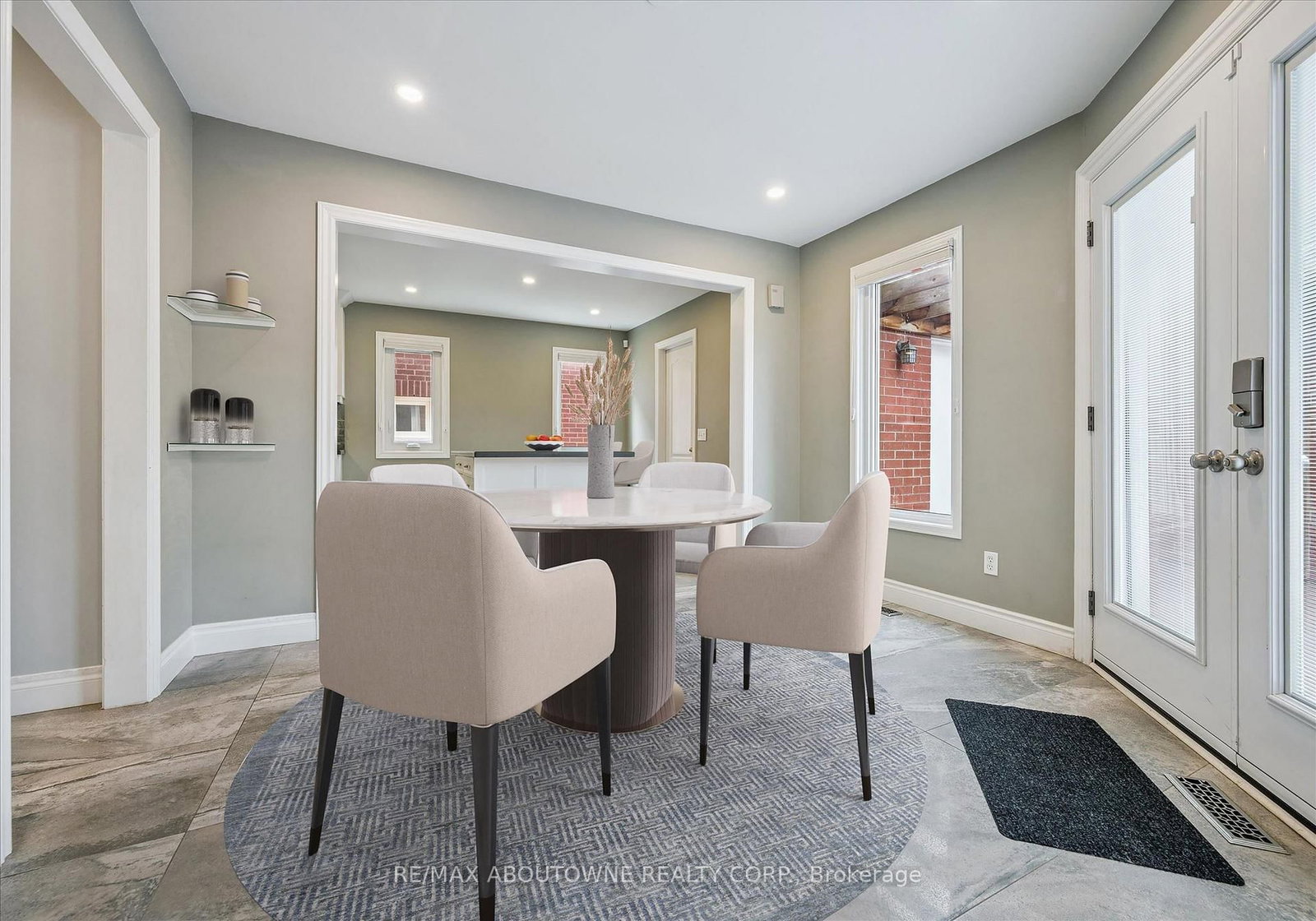 2456 Sixth Line • Oakville, ON photo 13