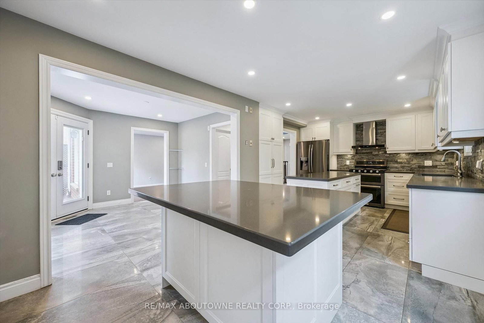 2456 Sixth Line • Oakville, ON photo 17
