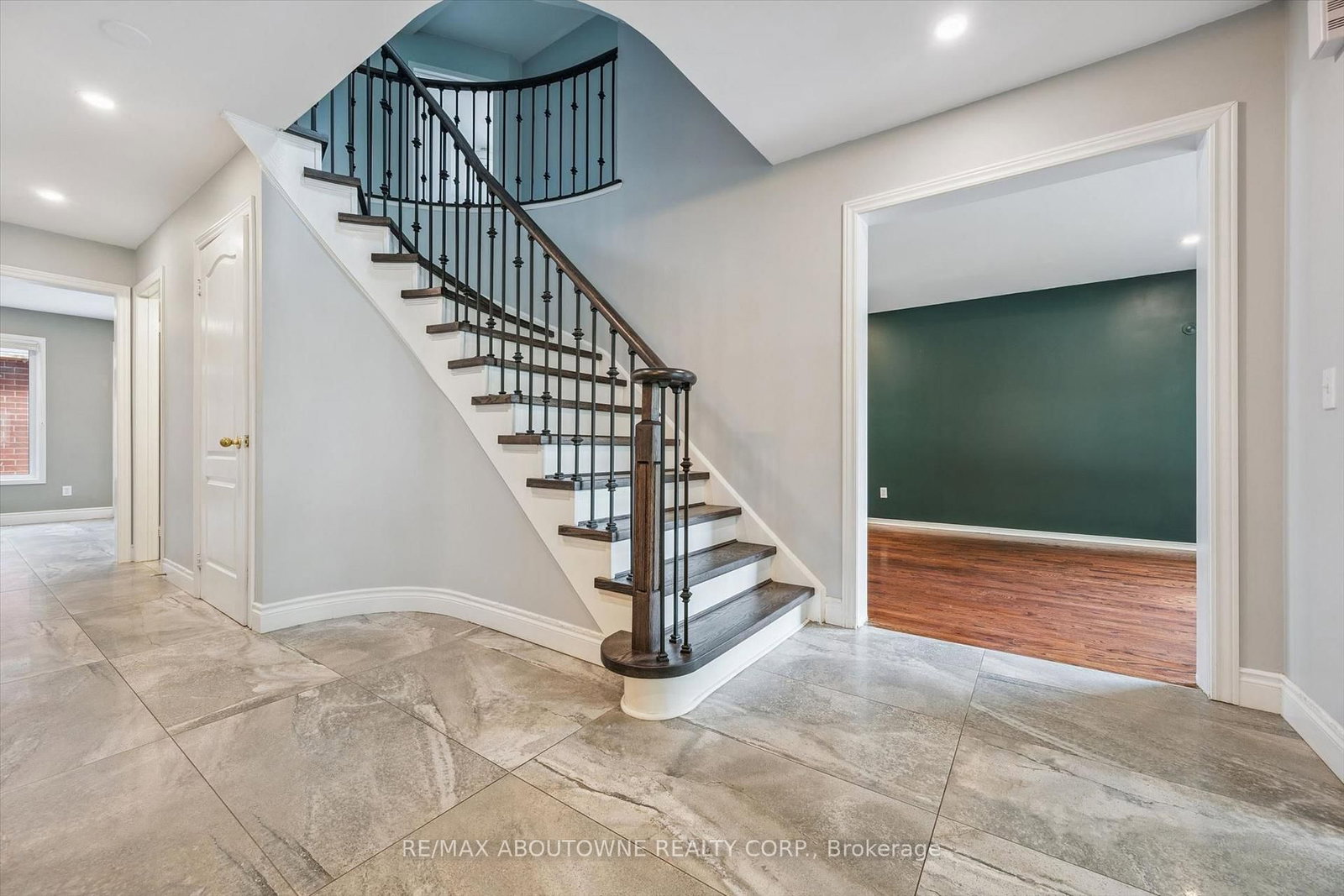 2456 Sixth Line • Oakville, ON photo 20