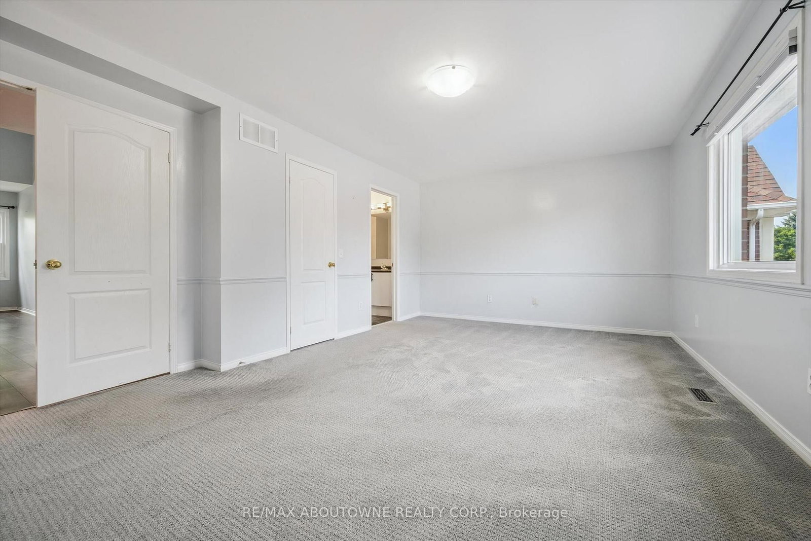 2456 Sixth Line • Oakville, ON photo 21