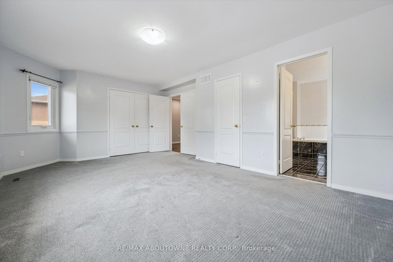 2456 Sixth Line • Oakville, ON photo 23