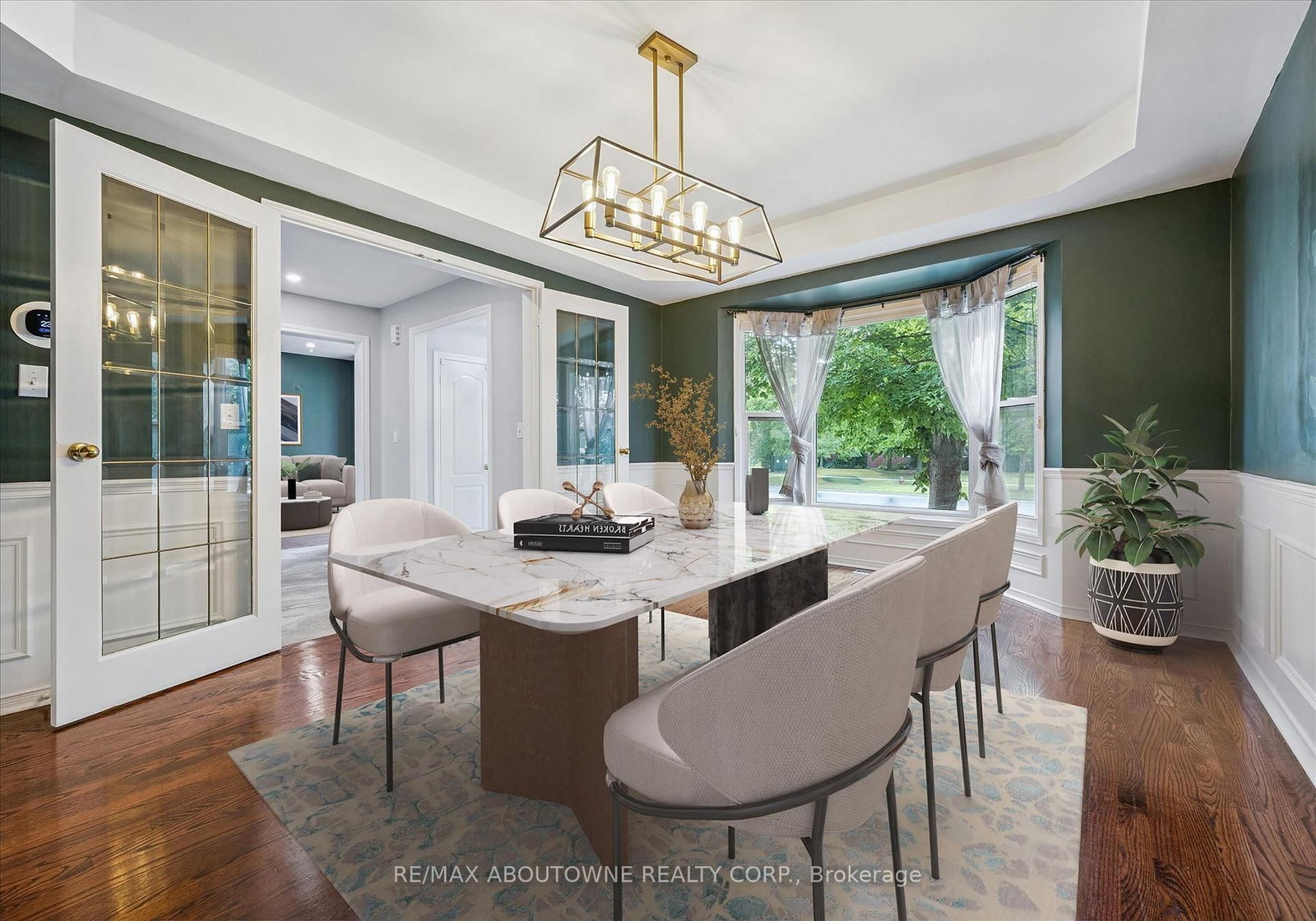 2456 Sixth Line • Oakville, ON photo 8