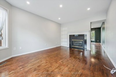 2456 Sixth Line • Oakville, ON photo 9