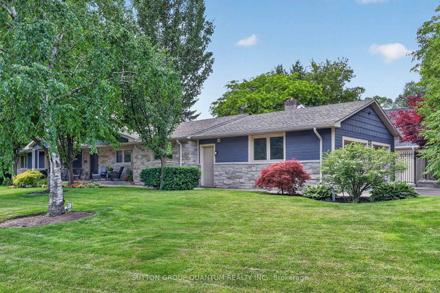 2233 Oneida Crescent