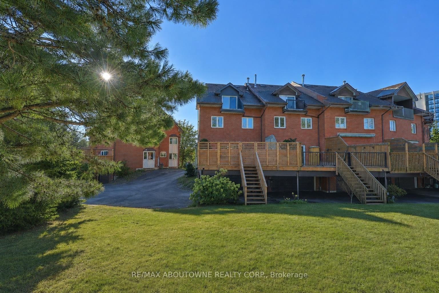 63 Tradewind Drive • Oakville, ON photo 39